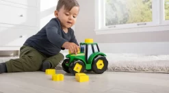 John Deere Legetøjstraktor - Lær Og Leg - Johnny -Legetøjsland john deere laer leg johnny traktor 458916 3