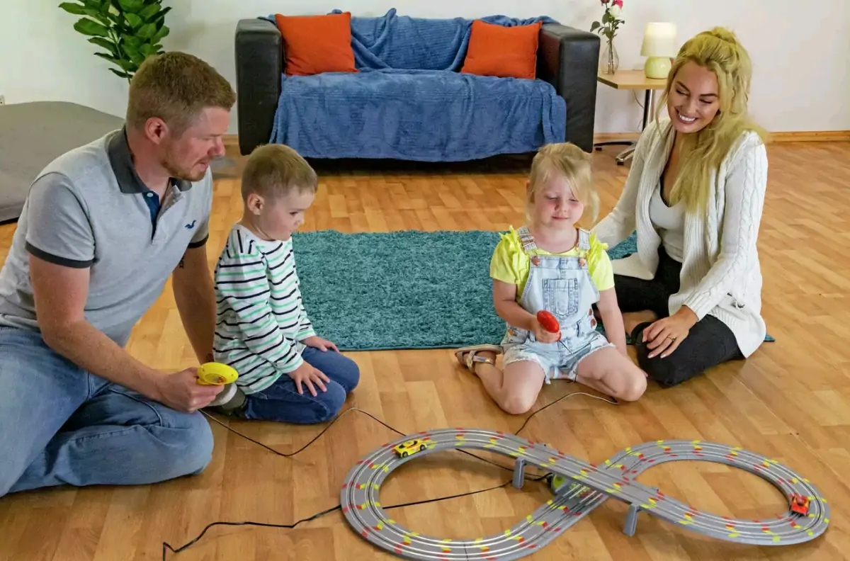 Scalextric Racerbane - My First Scalextric - Inkl. 2 Biler 4 Scalextric Racerbane - My First Scalextric - Inkl. 2 Biler - Billede 2